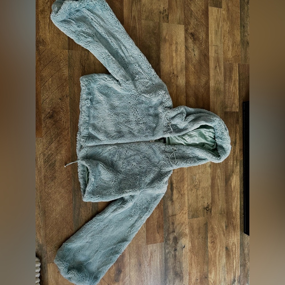 Cropped light blue furry jacket with silk inside